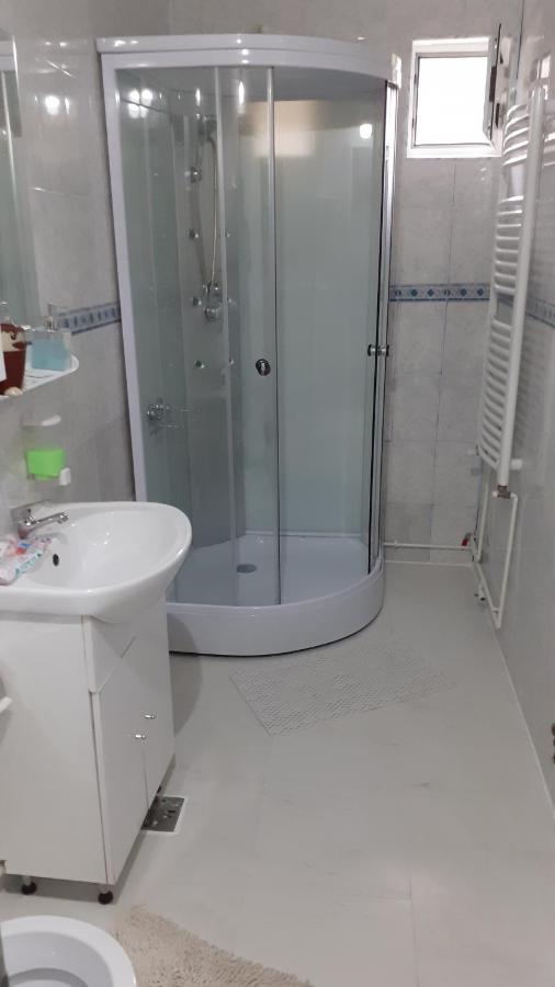 Garsoniera George Apartment ตือร์กูออกนา ภายนอก รูปภาพ