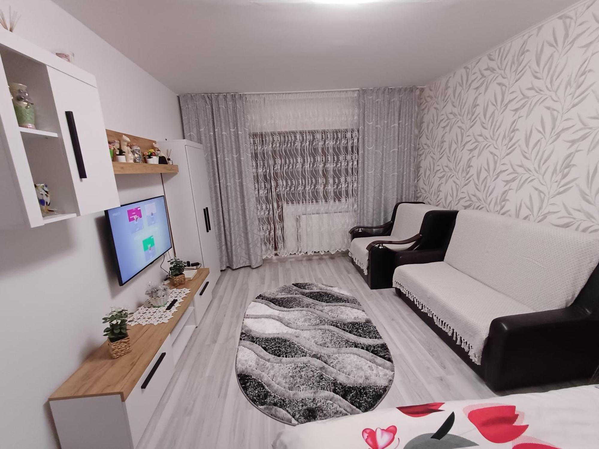 Garsoniera George Apartment ตือร์กูออกนา ภายนอก รูปภาพ