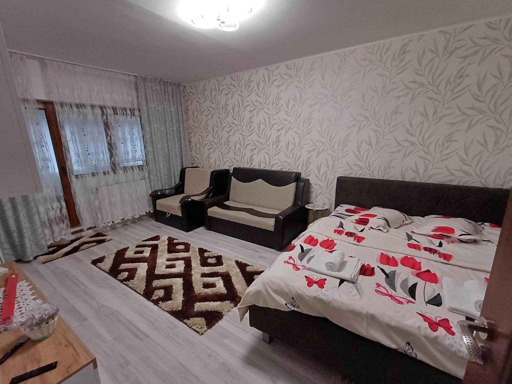 Garsoniera George Apartment ตือร์กูออกนา ภายนอก รูปภาพ