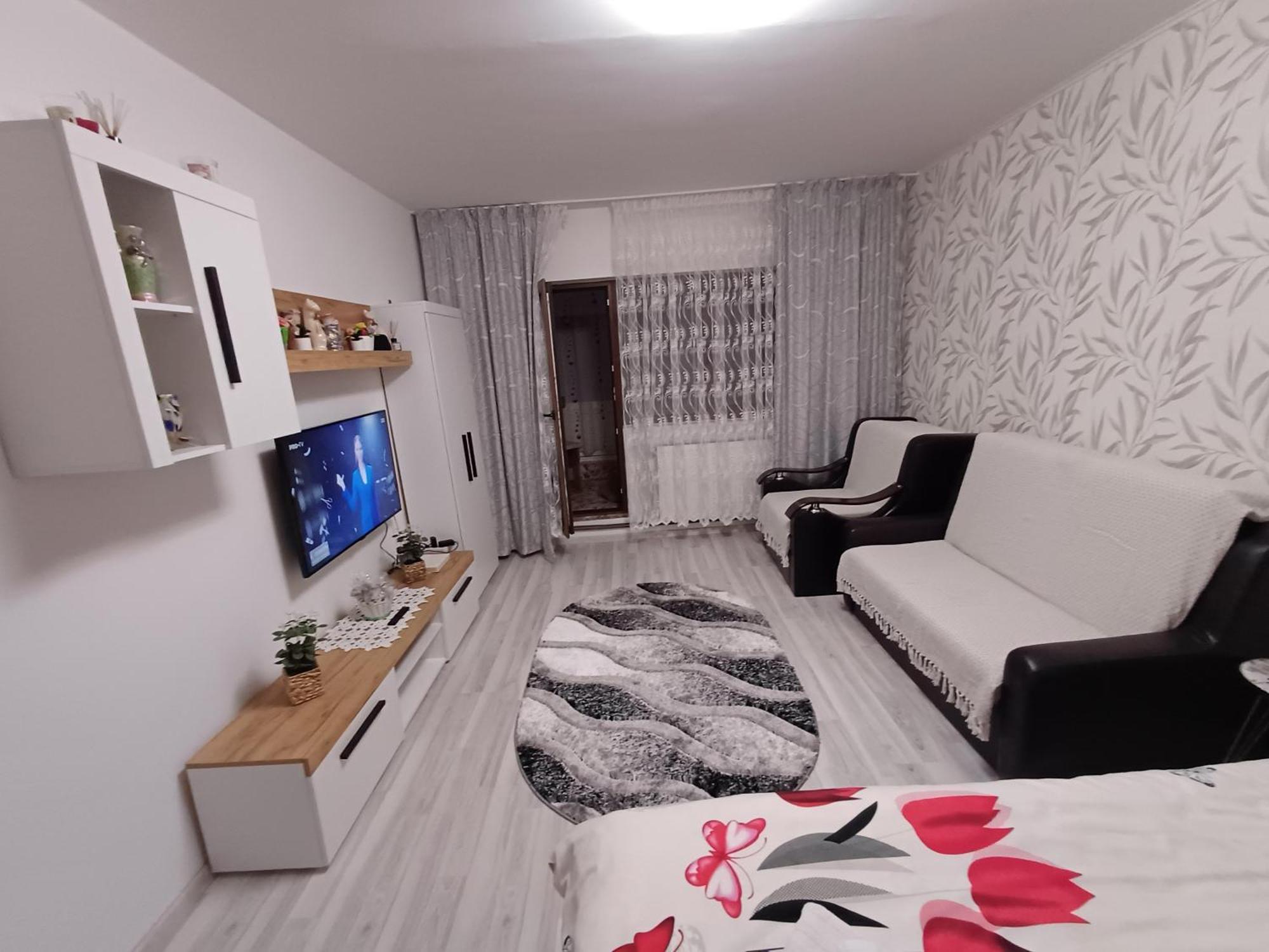 Garsoniera George Apartment ตือร์กูออกนา ภายนอก รูปภาพ