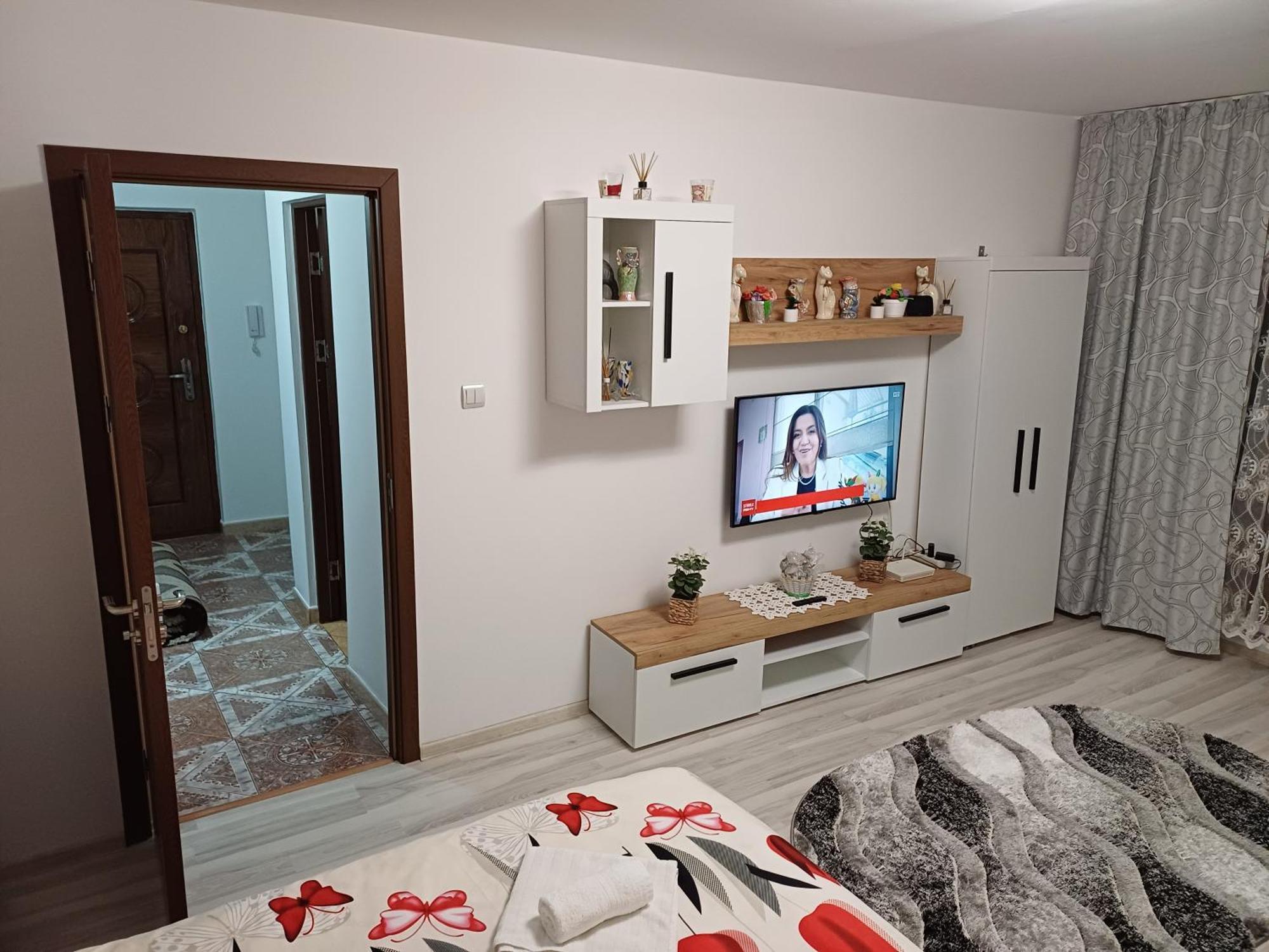 Garsoniera George Apartment ตือร์กูออกนา ภายนอก รูปภาพ