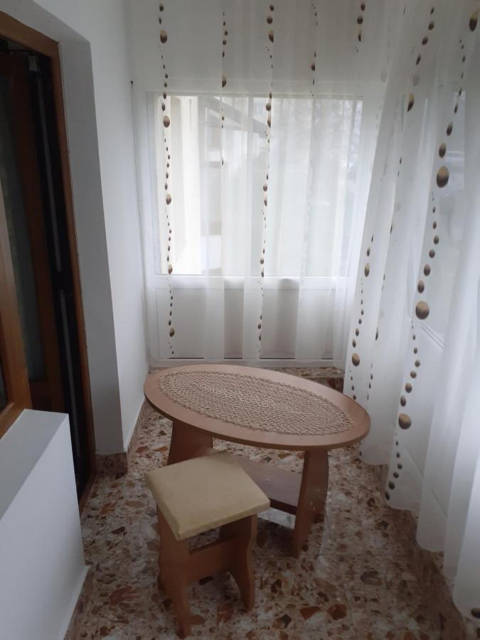 Garsoniera George Apartment ตือร์กูออกนา ภายนอก รูปภาพ